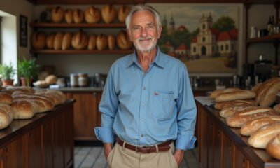 Homme allemand âgé dans une boulangerie traditionnelle